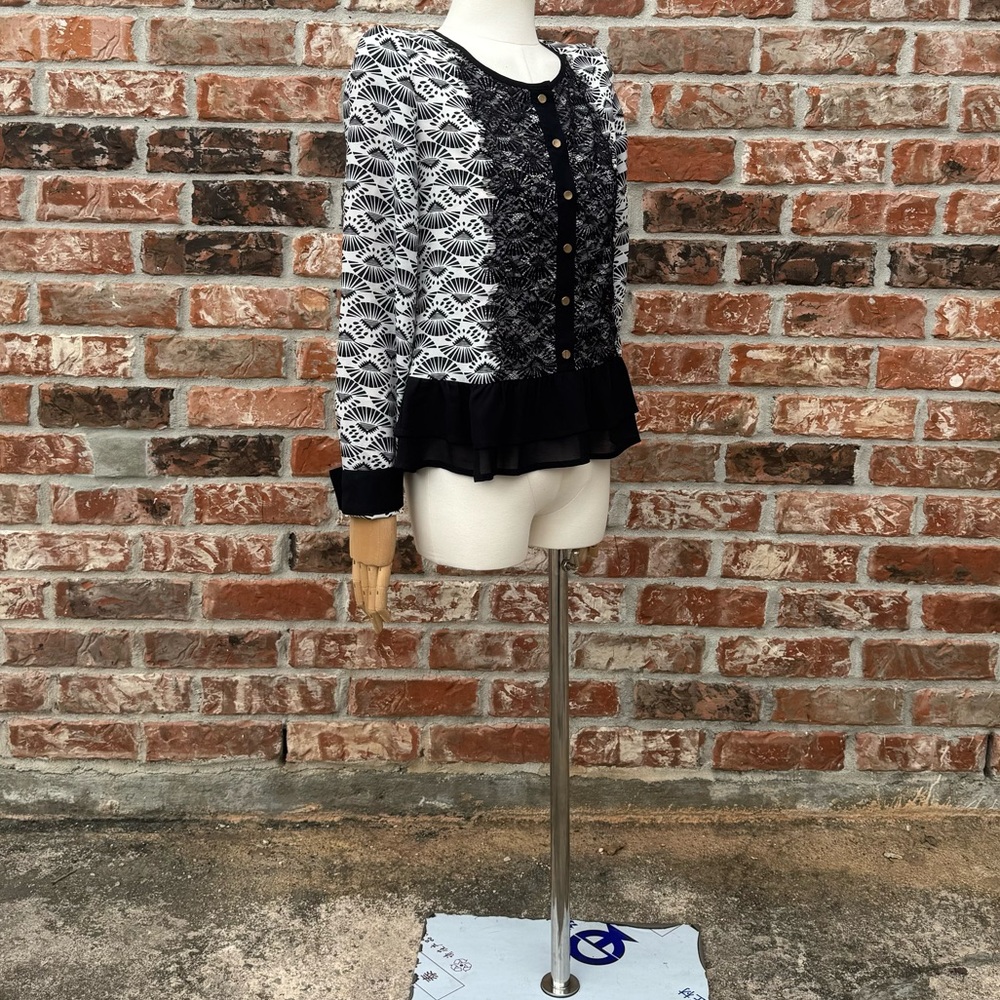 Stylebook black and white lace long sleeve peplum top / S / Excellent condition - Picture 10 of 13